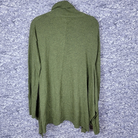 Green Turtleneck Tunic Sweater - Picture 2 of 6